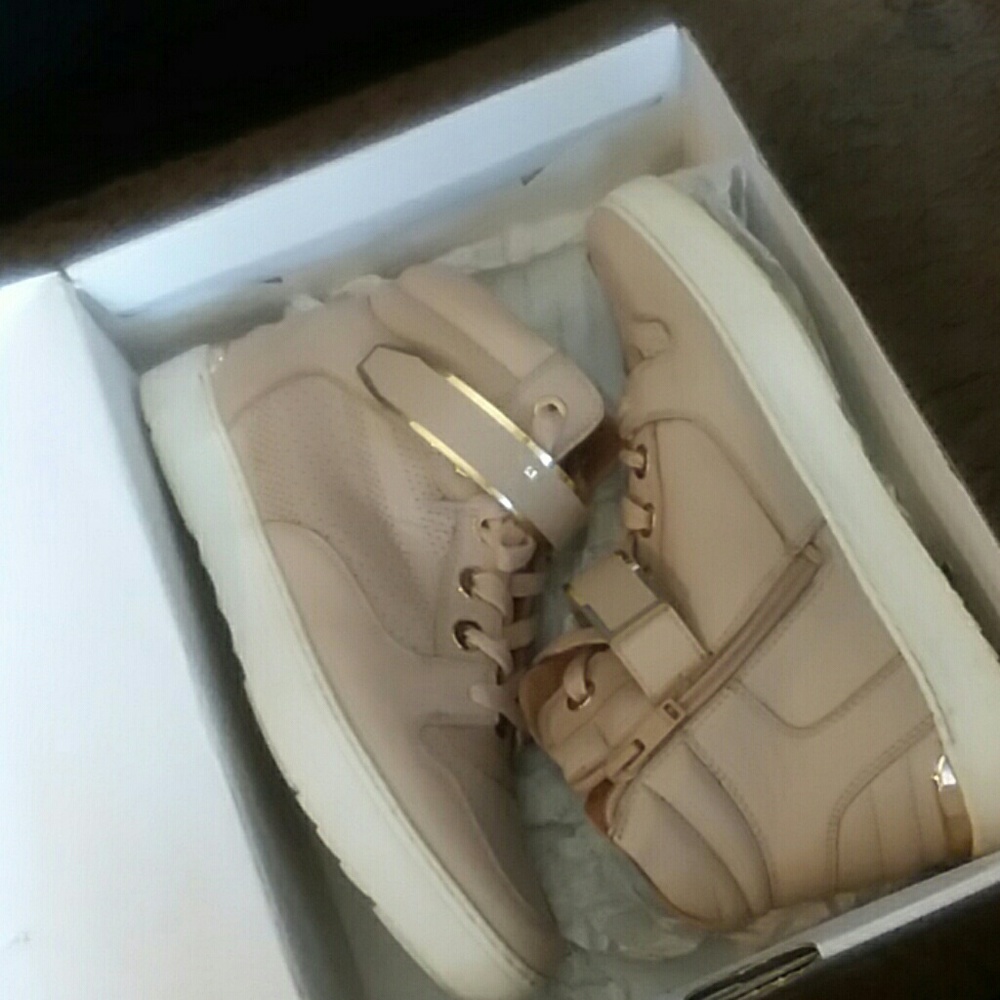 Beige sneakers with Gold detailing - Picture 5 of 6